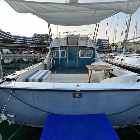 !!Boat With Ac In Port Forum 2 Bikes Included!! Otel Sant Adria de Besos Dış mekan fotoğraf