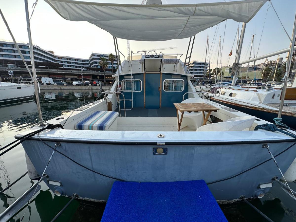 !!Boat With Ac In Port Forum 2 Bikes Included!! Otel Sant Adria de Besos Dış mekan fotoğraf